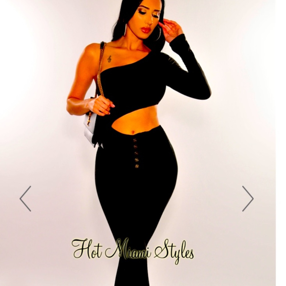 ⭕️SOLD ⭕️NWOT HOT MIAMI STYLES OPEN SHOULDER BODYS